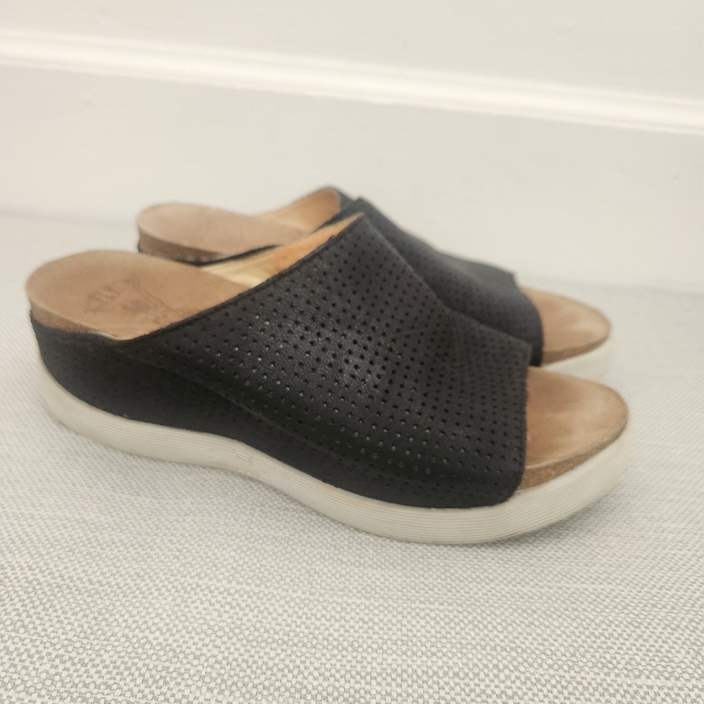 Fly London Size 40 Black Wedge Sandals Leather Perforated Open Toe Platform